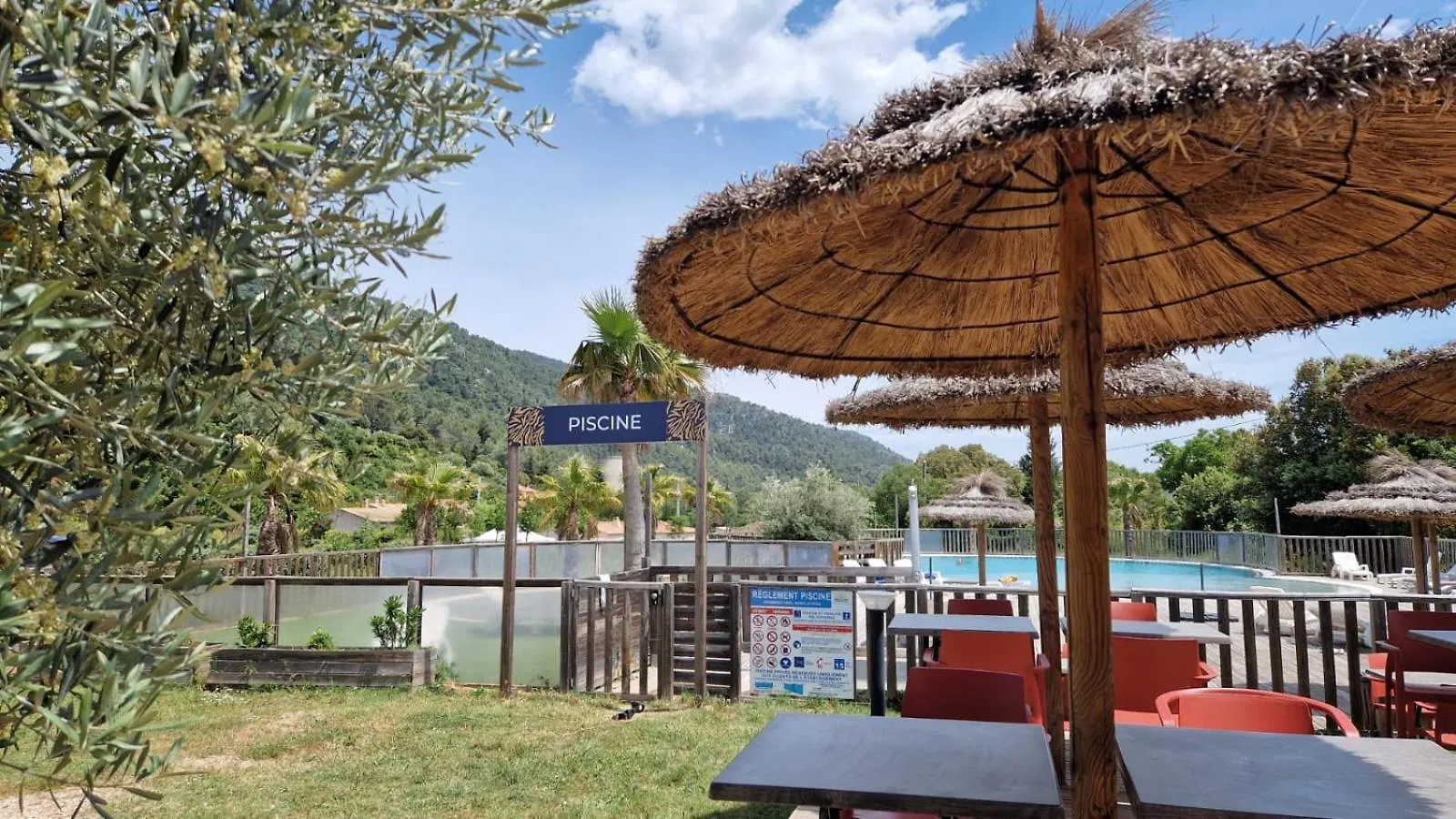 Hotel Camping Paradis La Roudelière à Signes 3*,